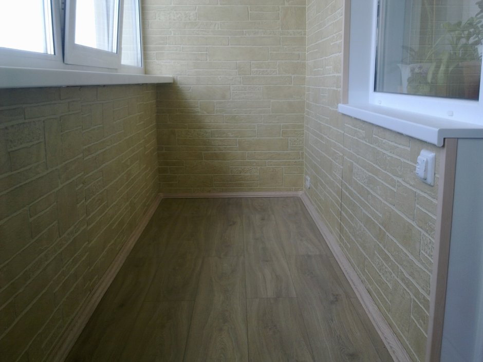 Отделка балкона панелями