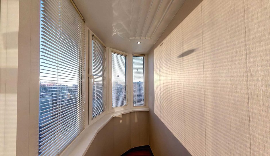 Отделка балкона панелями