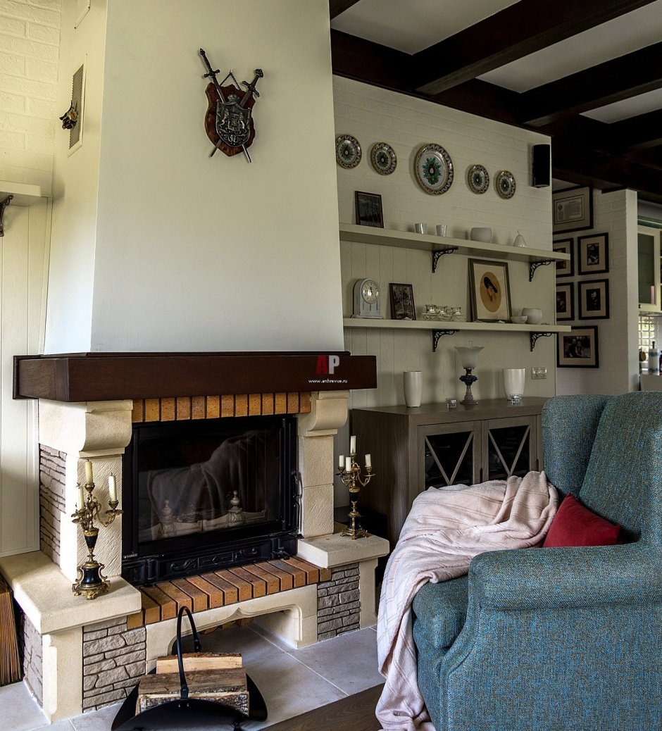 Печь в интерьере загородного дома