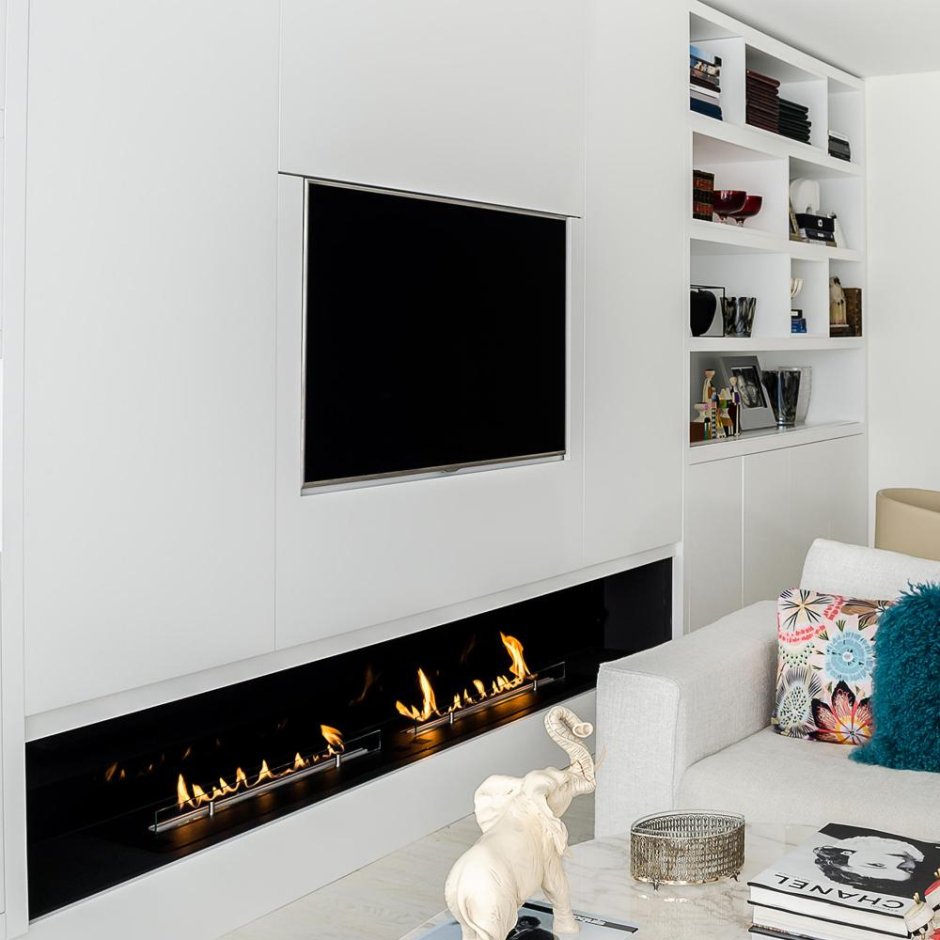 Биокамин под телевизором