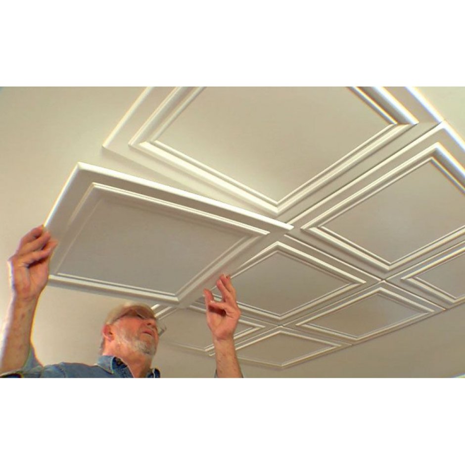 Отделка потолка квадратами