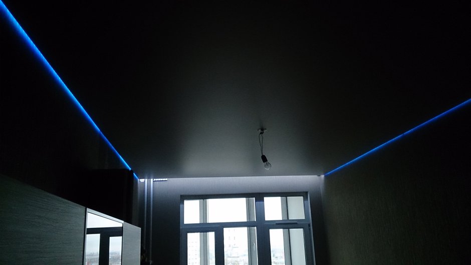 Потолок с подсветкой по периметру