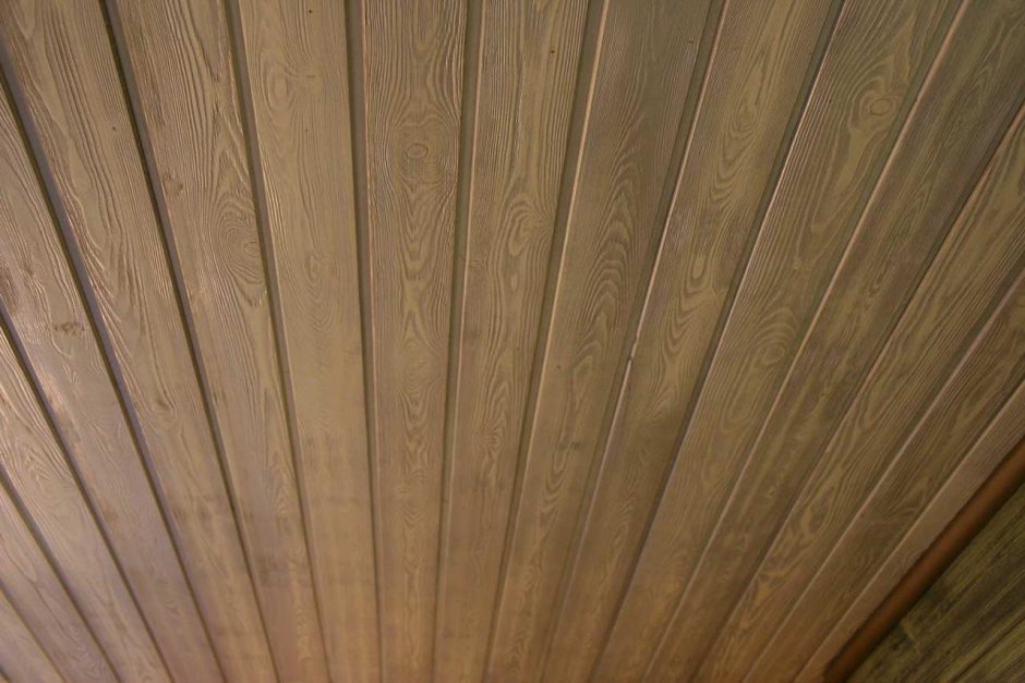 Потолок из строганной доски