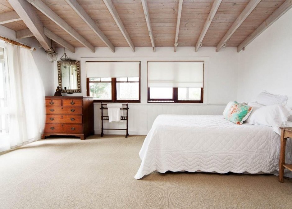 Потолок из шпунтованной доски