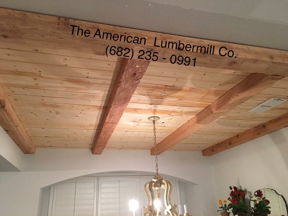 Отделка потолка доской