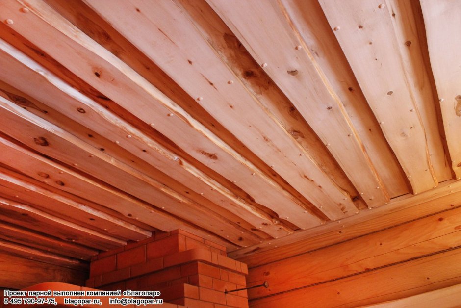 Потолок из обрезной доски