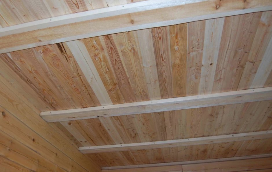 Потолок деревянный черновой