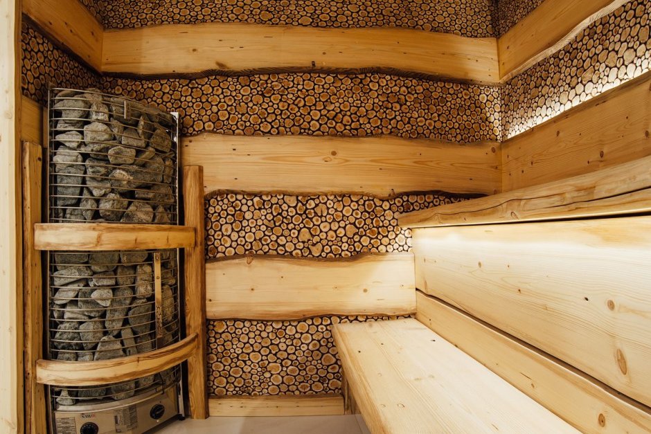 Грубый деревянный потолок