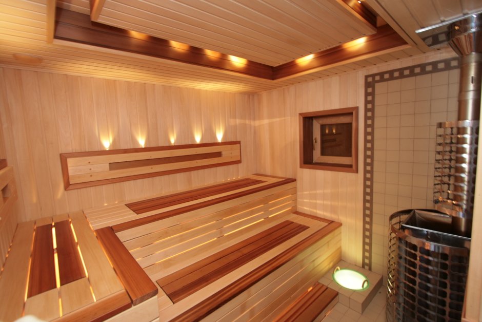 Отделка сауны необрезной доской