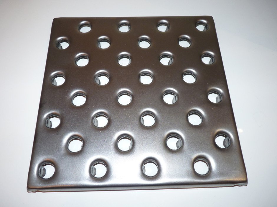 Плитка металлическая для промышленных полов 300х300