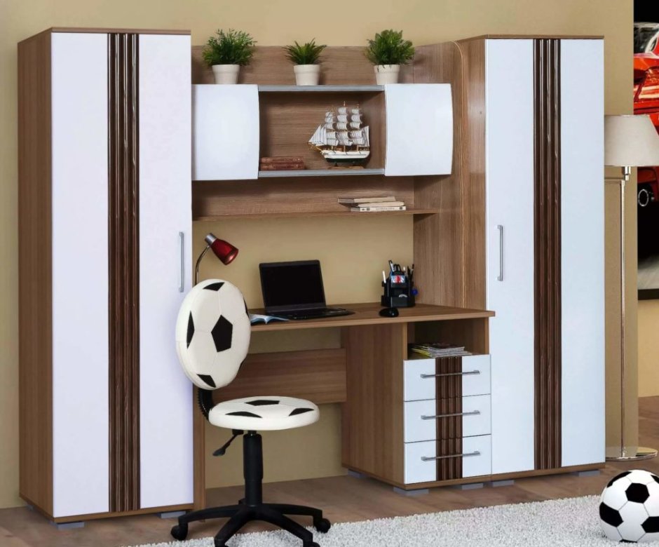Компьютерный стол со шкафчиками