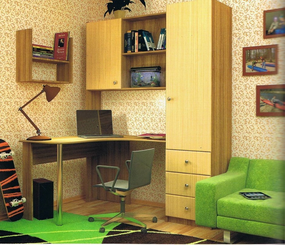 Стенка в спальню с компьютерным столом