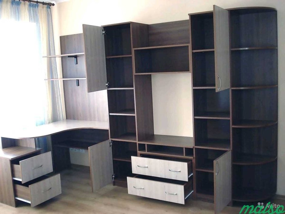 Гостиная с компьютерным столом