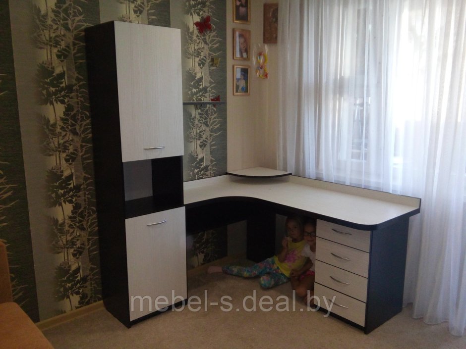 Угловой стол письменный со шкафчиками