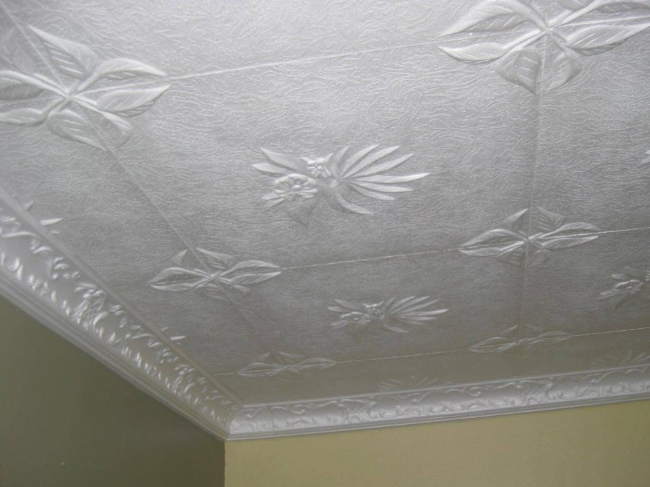 Потолочная плитка из пенопласта на стенах