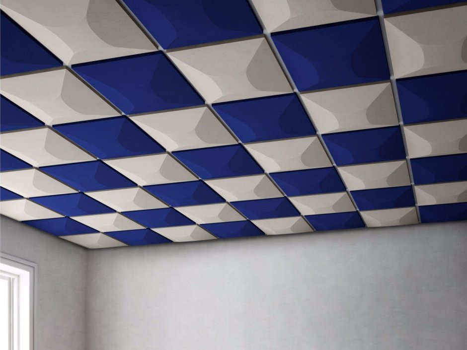 Оклеить потолок