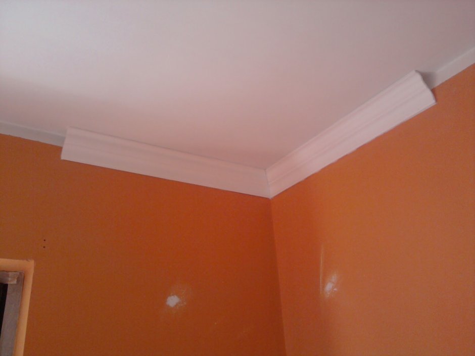 Натяжной потолок без плинтуса