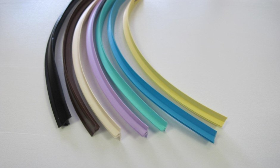 Плинтус для натяжного потолка