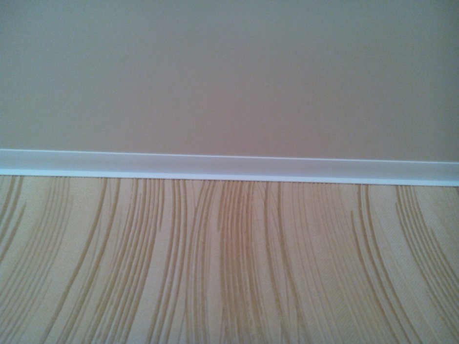 Плинтус GP-28 2м для натяжных потолков