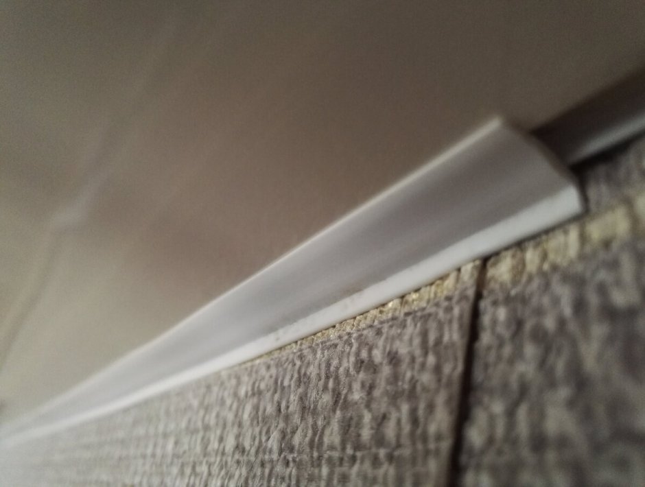 Вставка для натяжного потолка