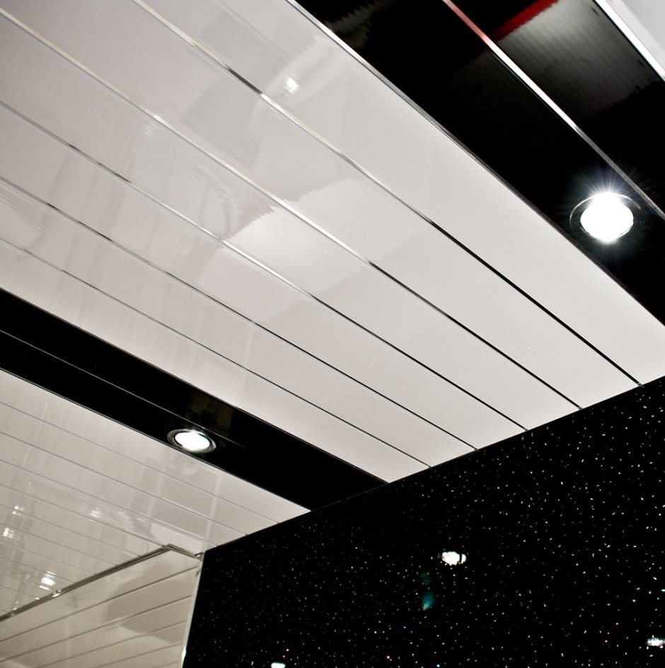 Потолок из пластика