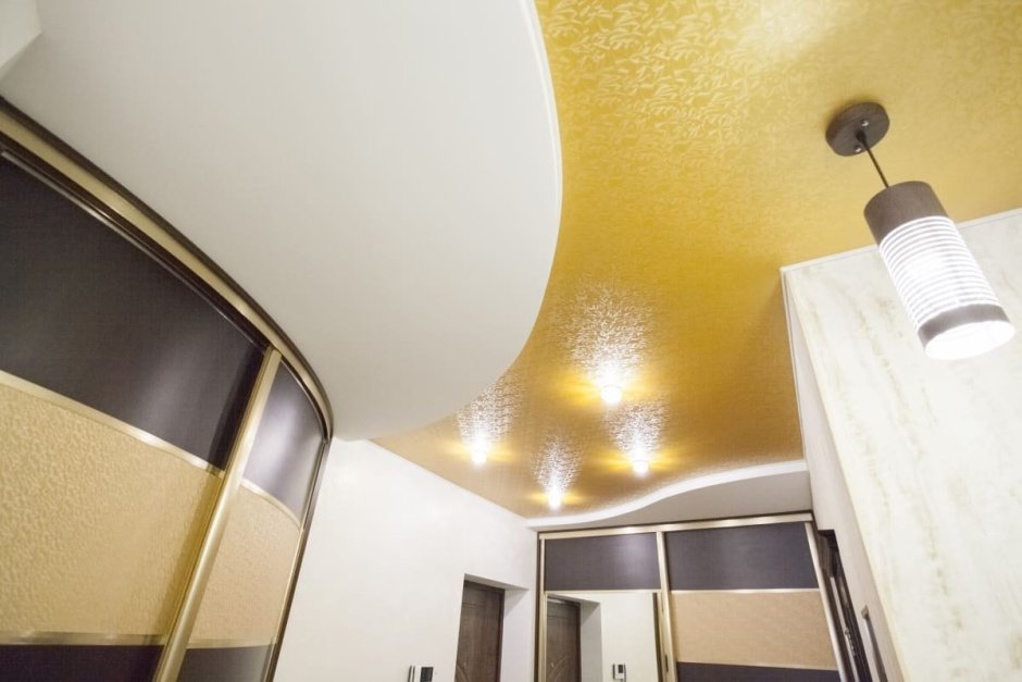 Натяжной потолок золото