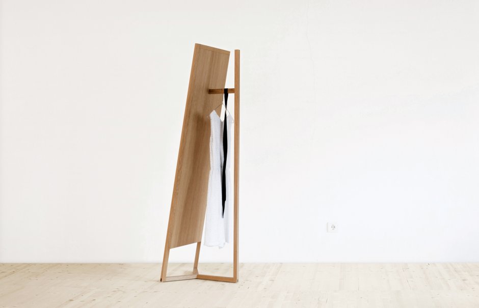 Зеркало с вешалкой в спальню