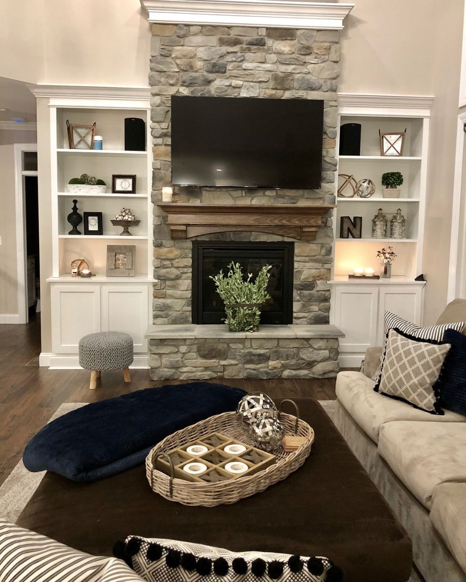 Маленькая гостиная с камином