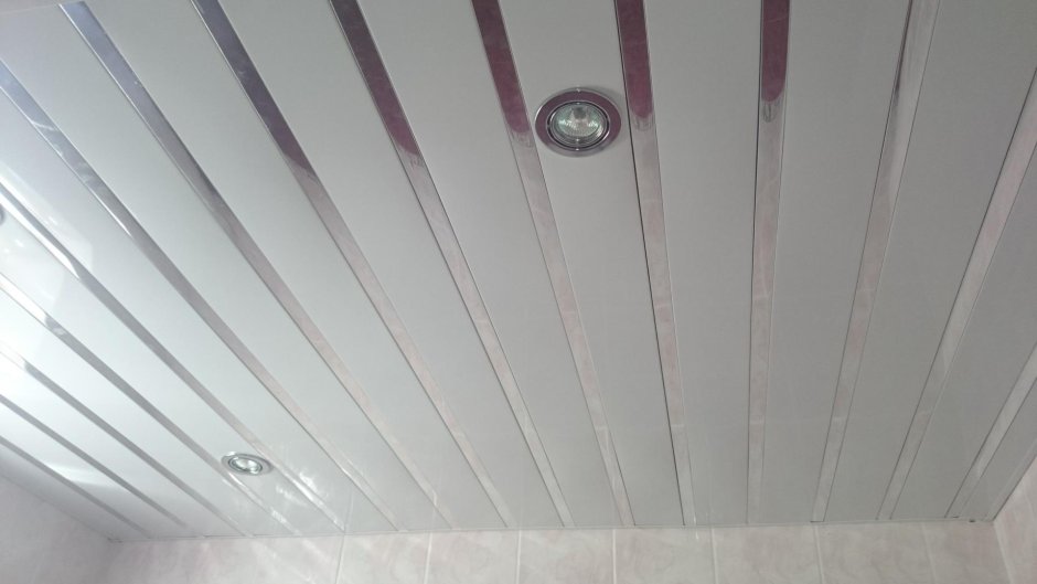 Подвесной алюминиевый реечный потолок Албес