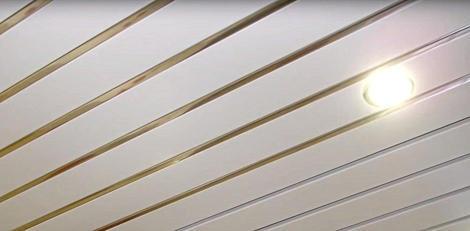 Схема монтажа реечного потолка Албес