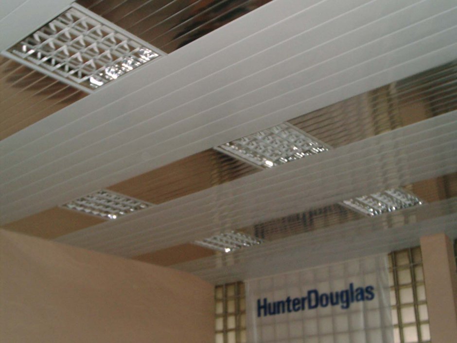 Потолок подвесной реечный алюминиевый закрытого типа, NCS s0500-n"