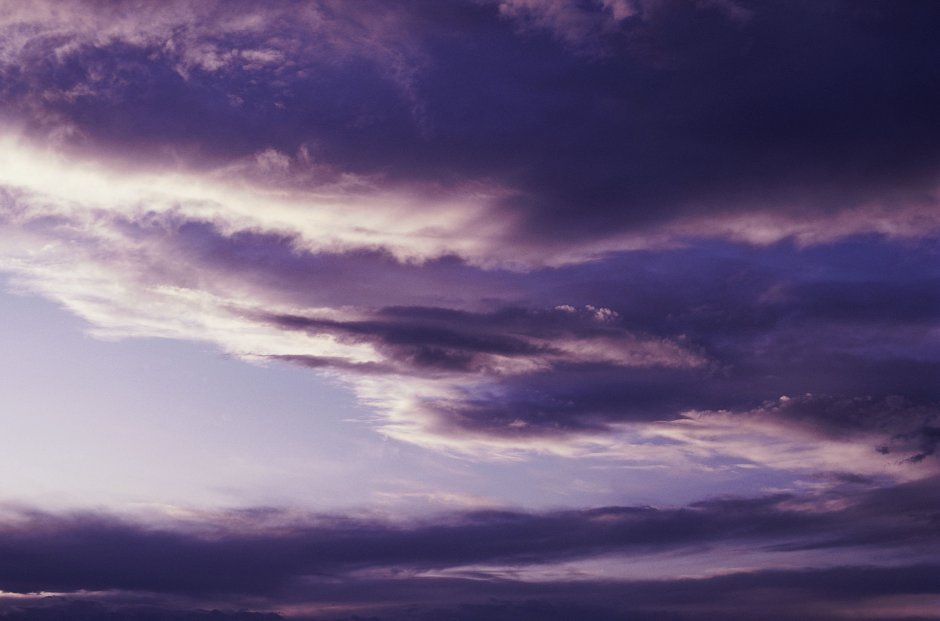 Темное грозовое небо