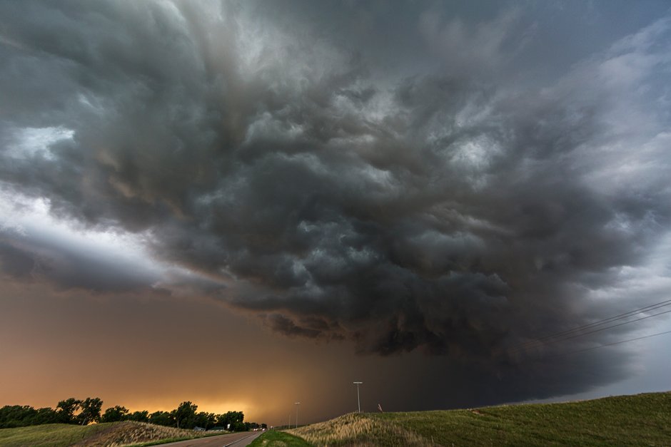 Темное небо с тучами