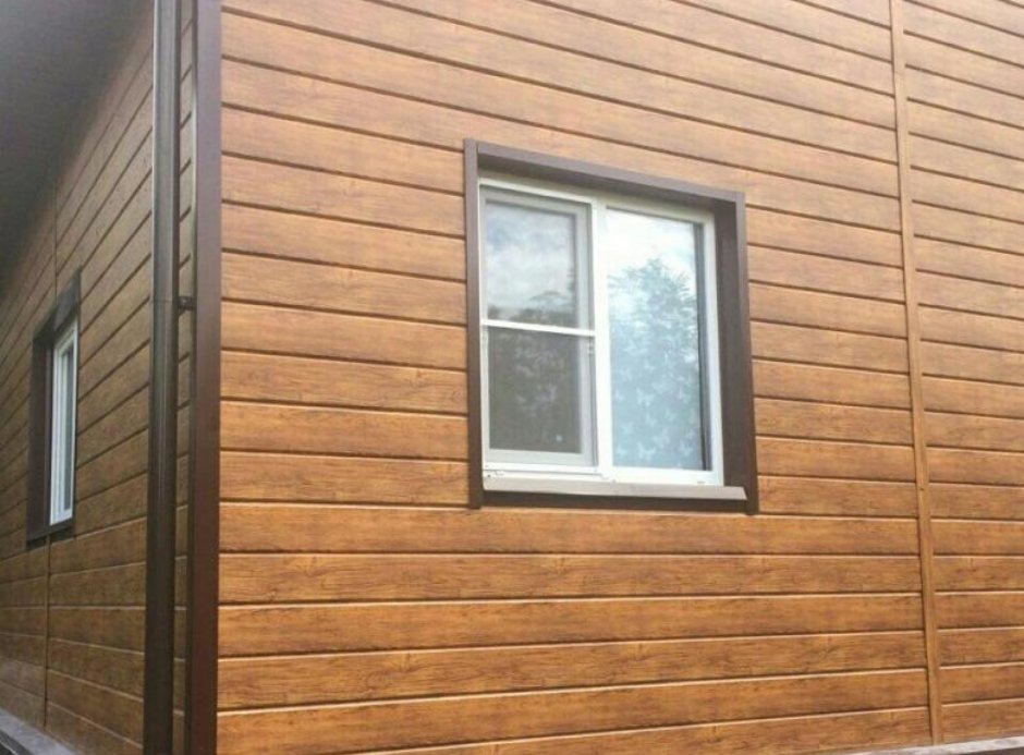 Потолок из деревянных брусков