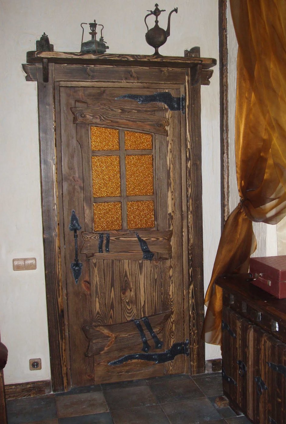Брашированные двери из массива сосны