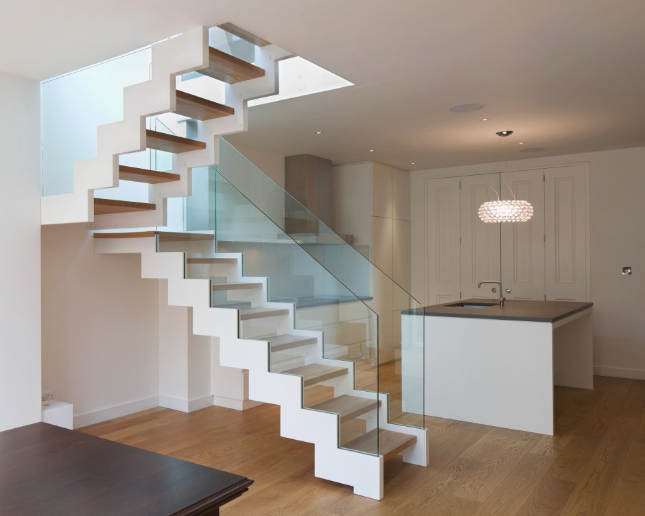 Перила для лестницы в таунхаусе