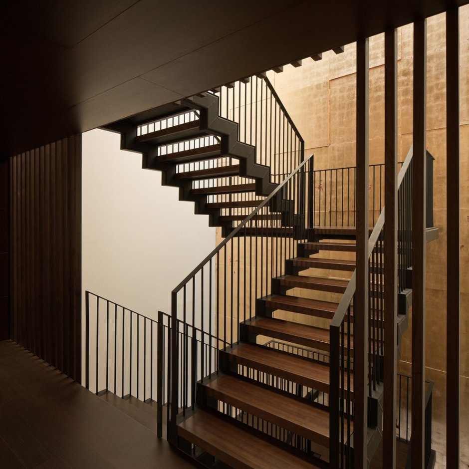 Лестница в таунхаусе варианты