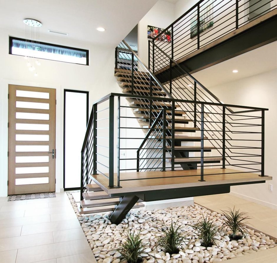 Лестница в таунхаусе варианты