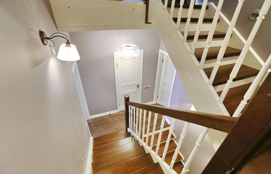 Облагородить железную лестницу в таунхаусе