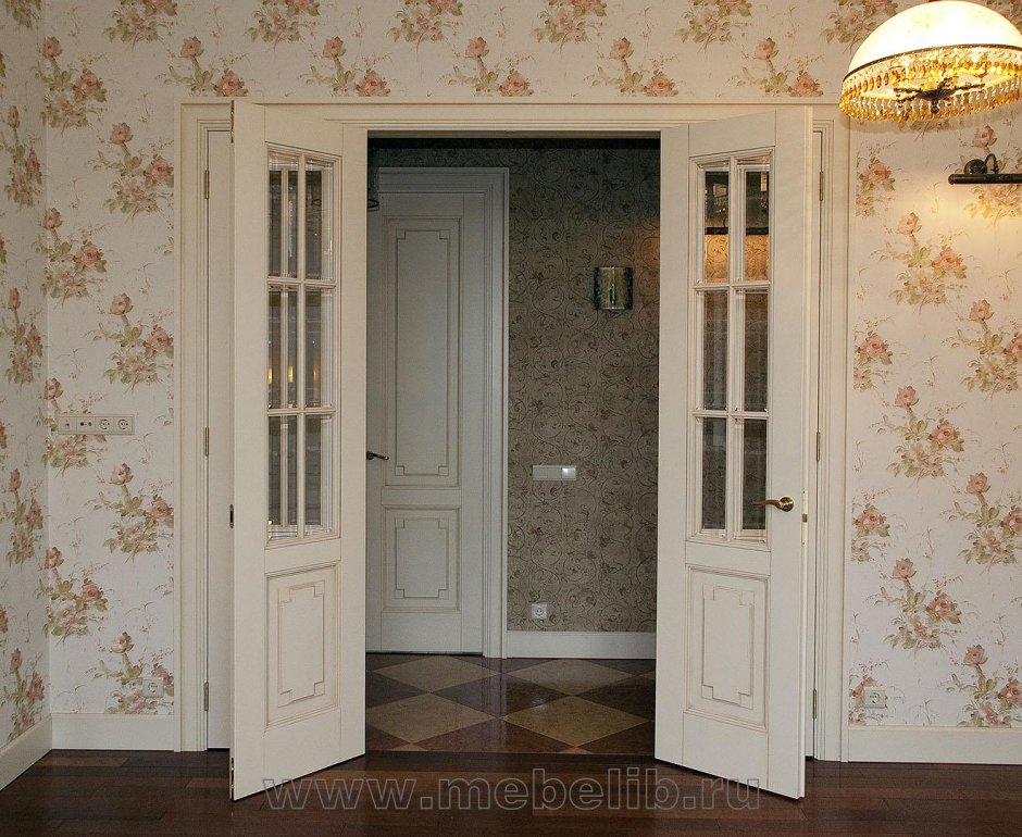 Распашные двери в гостиную
