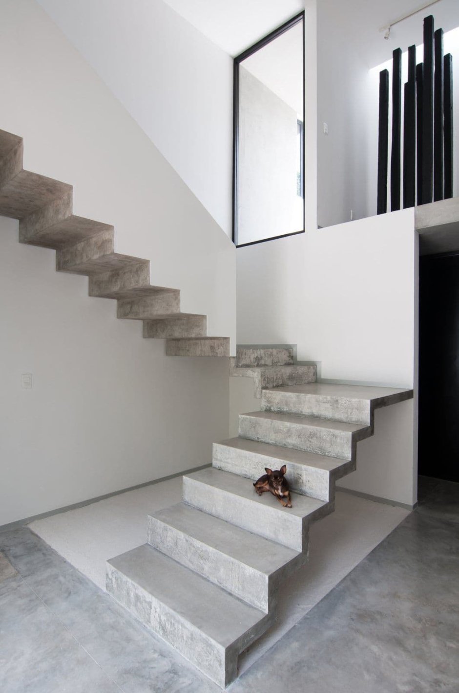 Трехмаршевая бетонная лестница