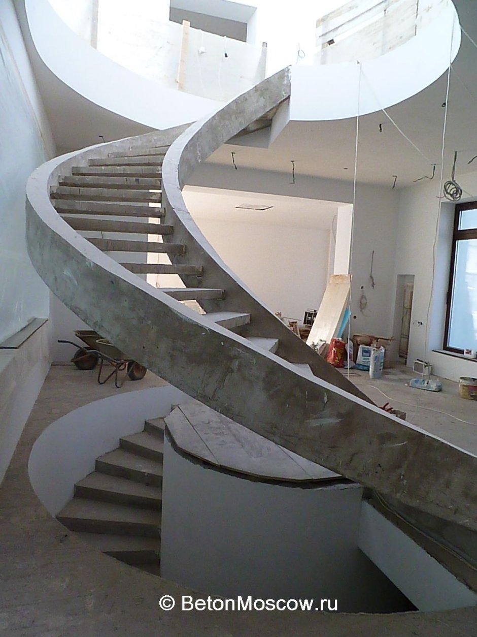 Лестница монолит бетон косоур