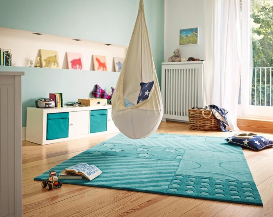Бирюзовый ковер в интерьере детской