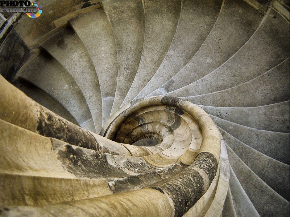 Винтовая лестница в башне