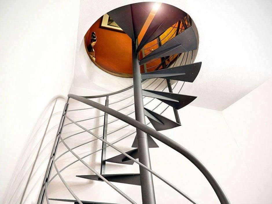 Винтовая лестница из металла