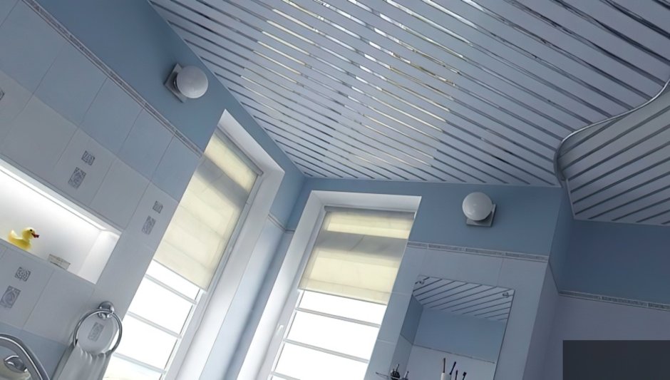 Реечный потолок в ванной синий