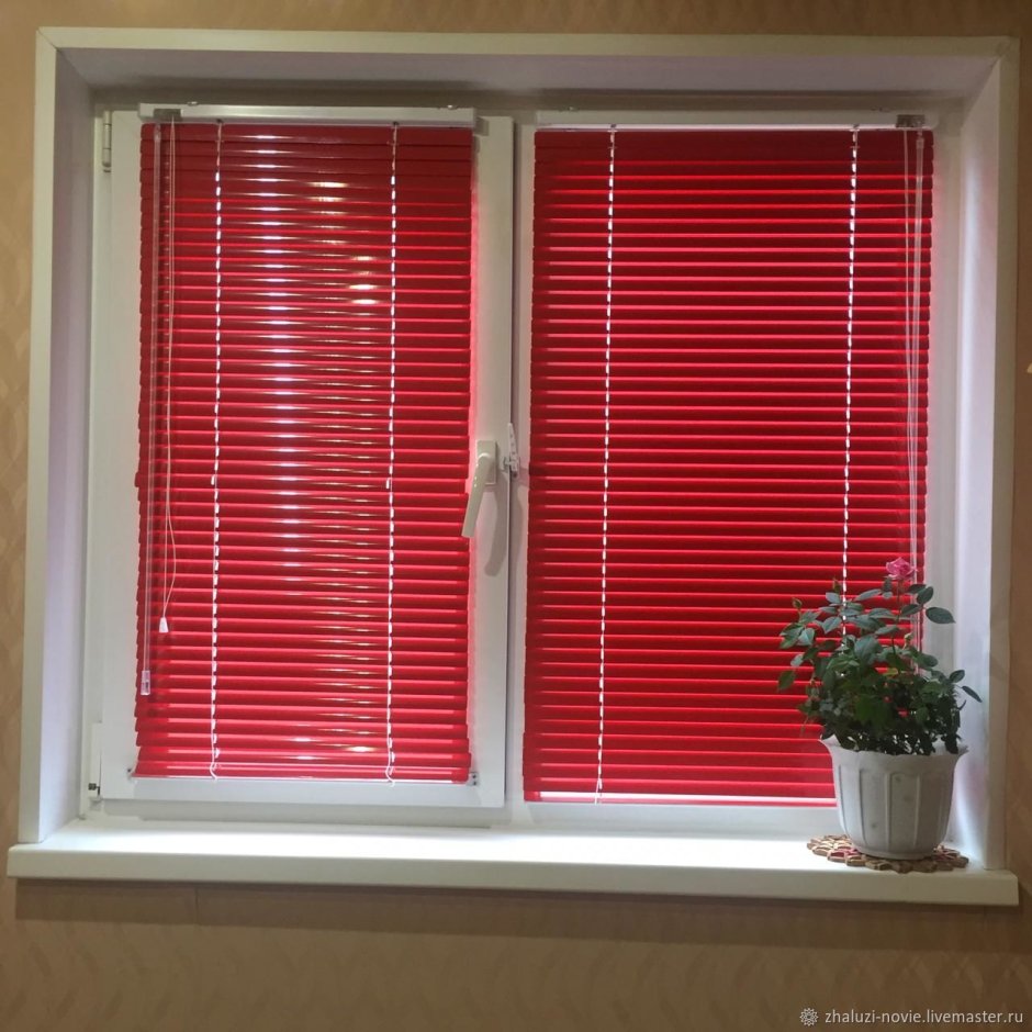 Жалюзи цветные на пластиковые окна