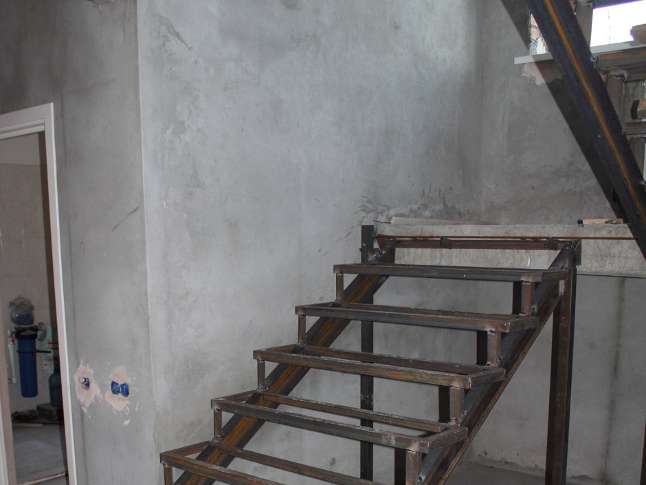 Сварной каркас для лестницы