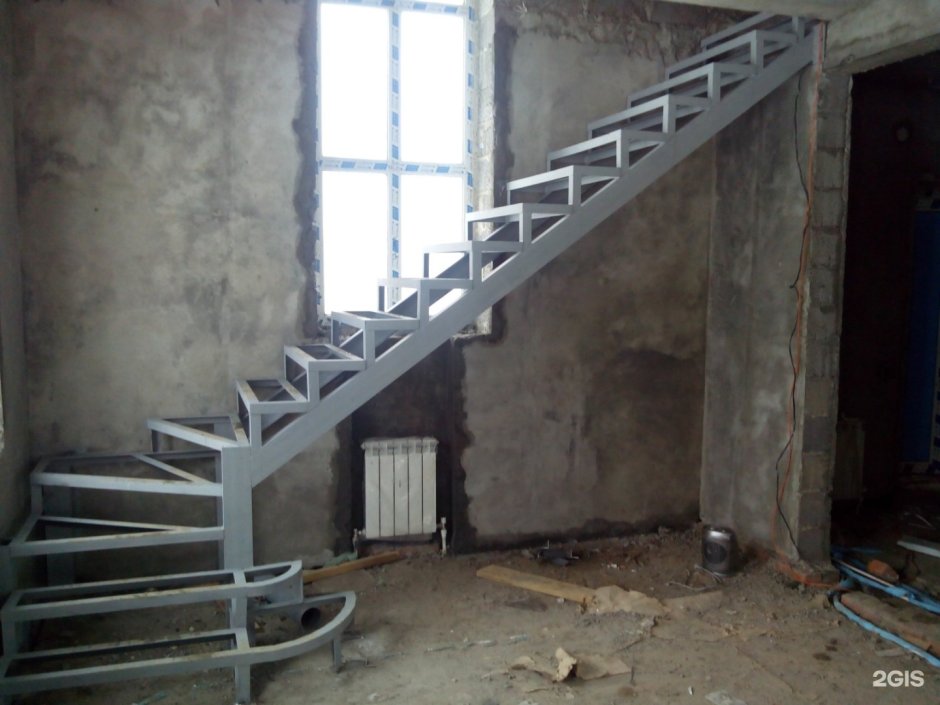 Лестница из швеллера 100мм