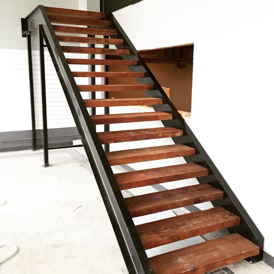 Лестница из металла